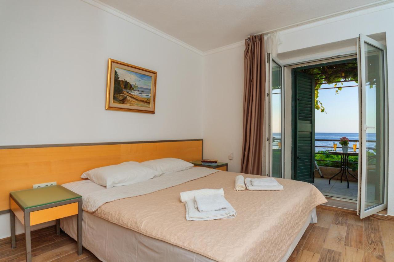 Hotel Savojo Petrovac Ngoại thất bức ảnh