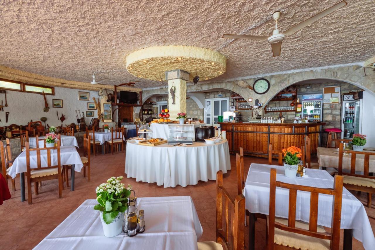 Hotel Savojo Petrovac Ngoại thất bức ảnh
