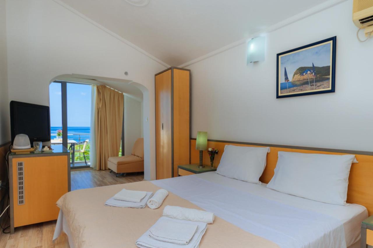 Hotel Savojo Petrovac Ngoại thất bức ảnh