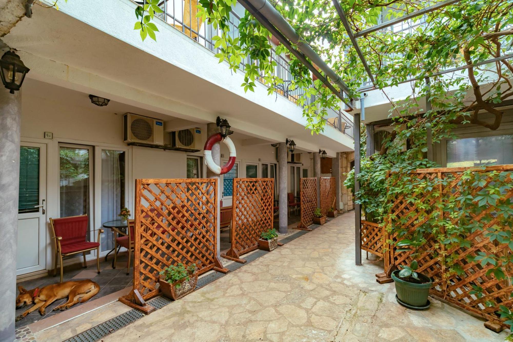 Hotel Savojo Petrovac Ngoại thất bức ảnh