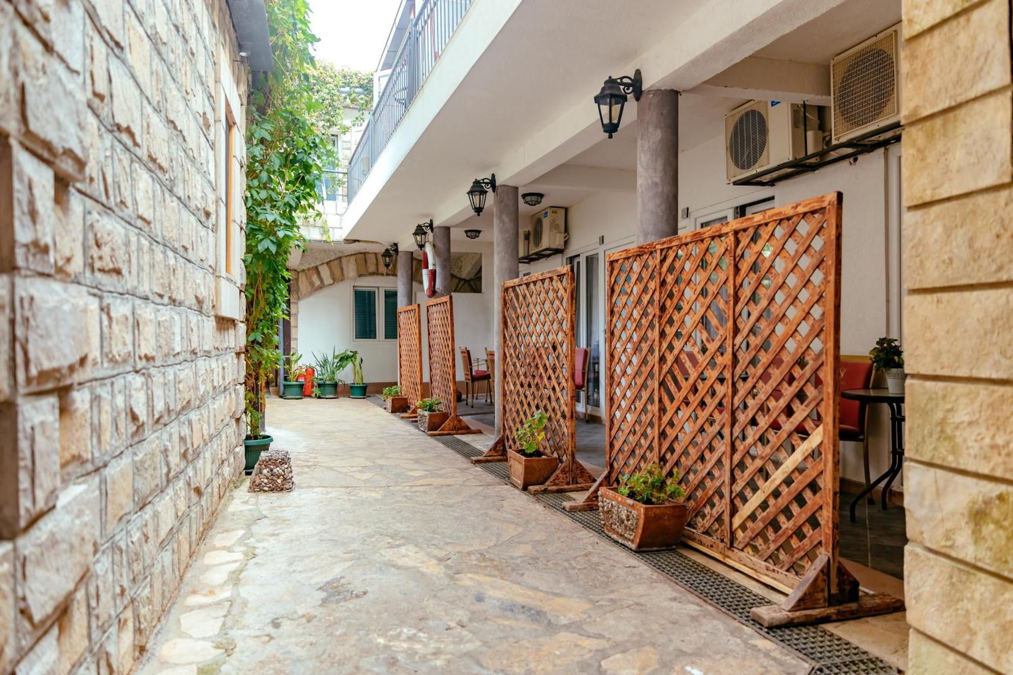 Hotel Savojo Petrovac Ngoại thất bức ảnh