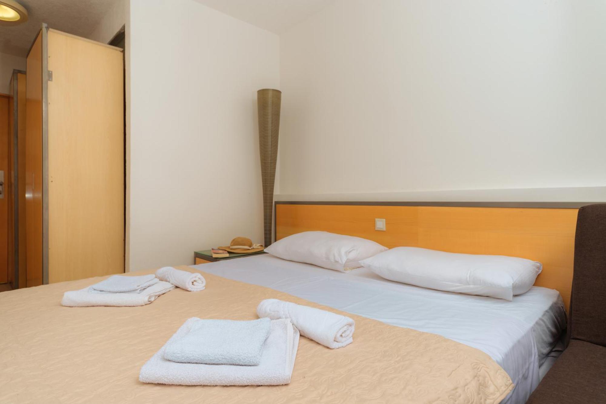 Hotel Savojo Petrovac Ngoại thất bức ảnh
