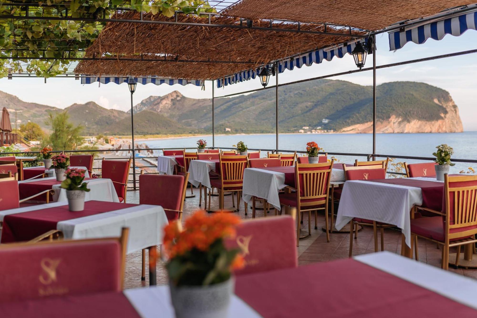 Hotel Savojo Petrovac Ngoại thất bức ảnh