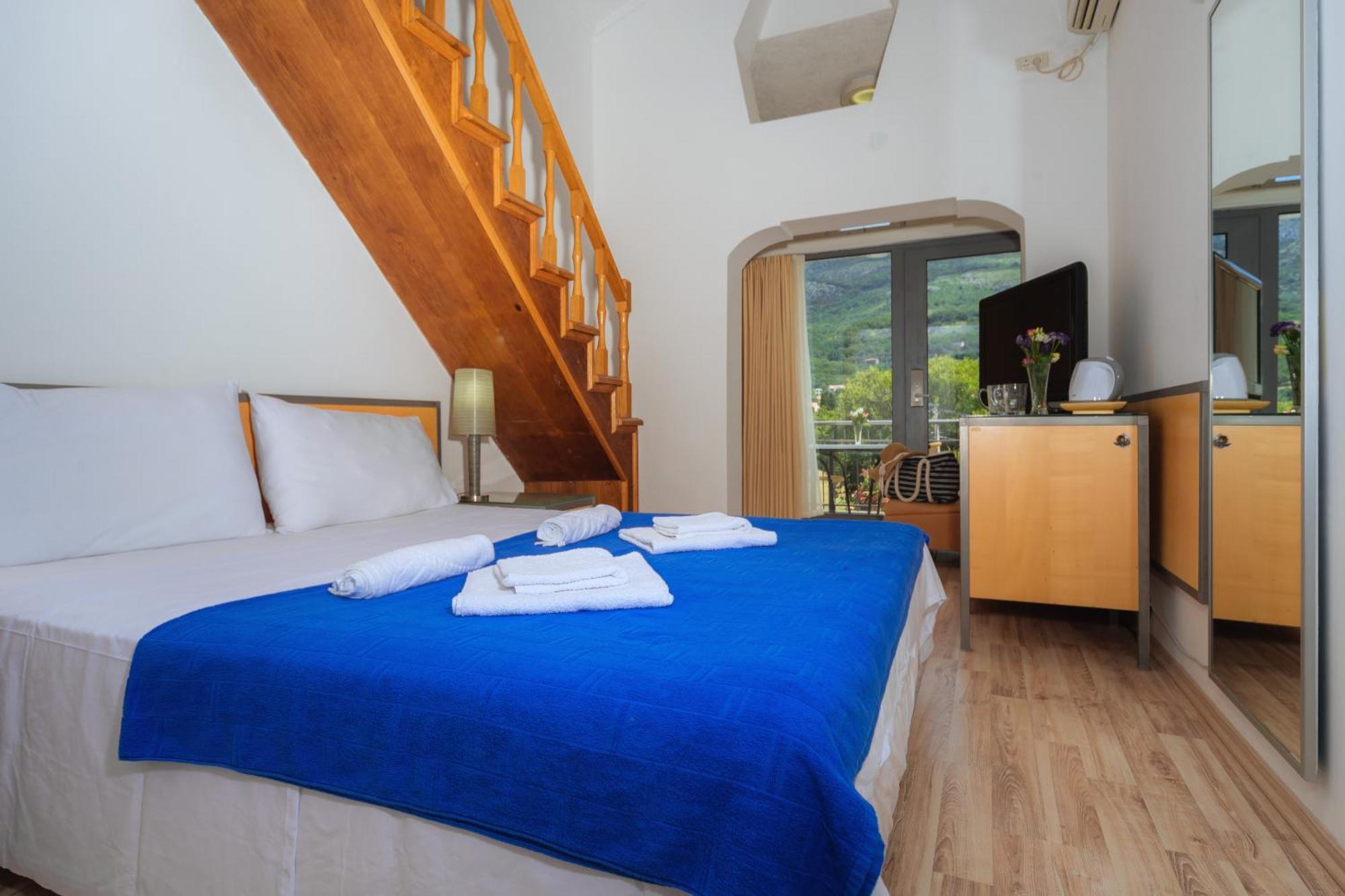 Hotel Savojo Petrovac Phòng bức ảnh